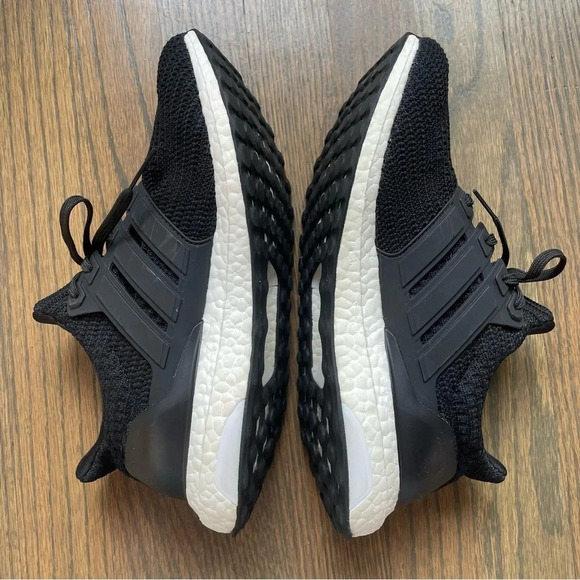 ADIDAS Ultra Boost DNA 4.0 in Core Black/Cloud White Men’s size 7 main image 8